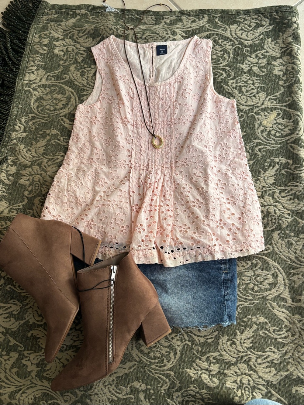 Gap kids • Pink Eyelet Sleeveless Scoop Neck Top